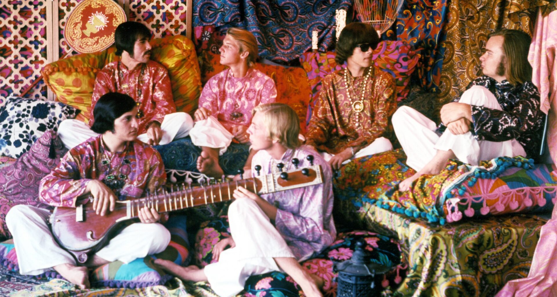 UNSPECIFIED - CIRCA 1960: Photo of Strawberry Alarm Clock Photo by Michael Ochs Archives/Getty Images