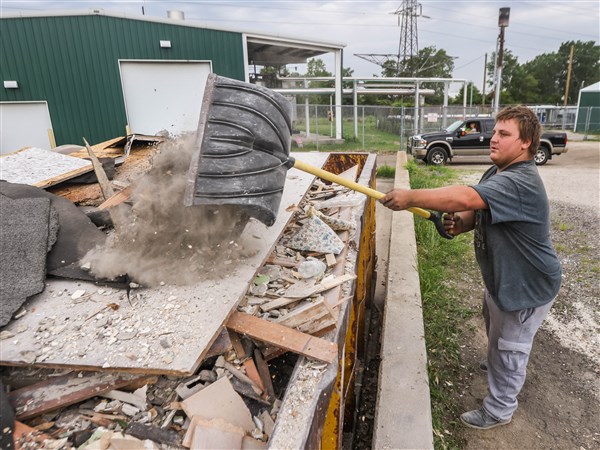 Hoffman landfill hosts free disposal day for Lucas County residents