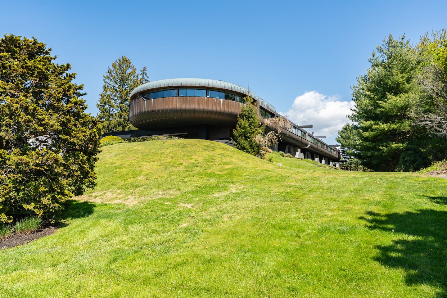 "The Spaceship" in Guilford, Conn., was completed in 1986.
