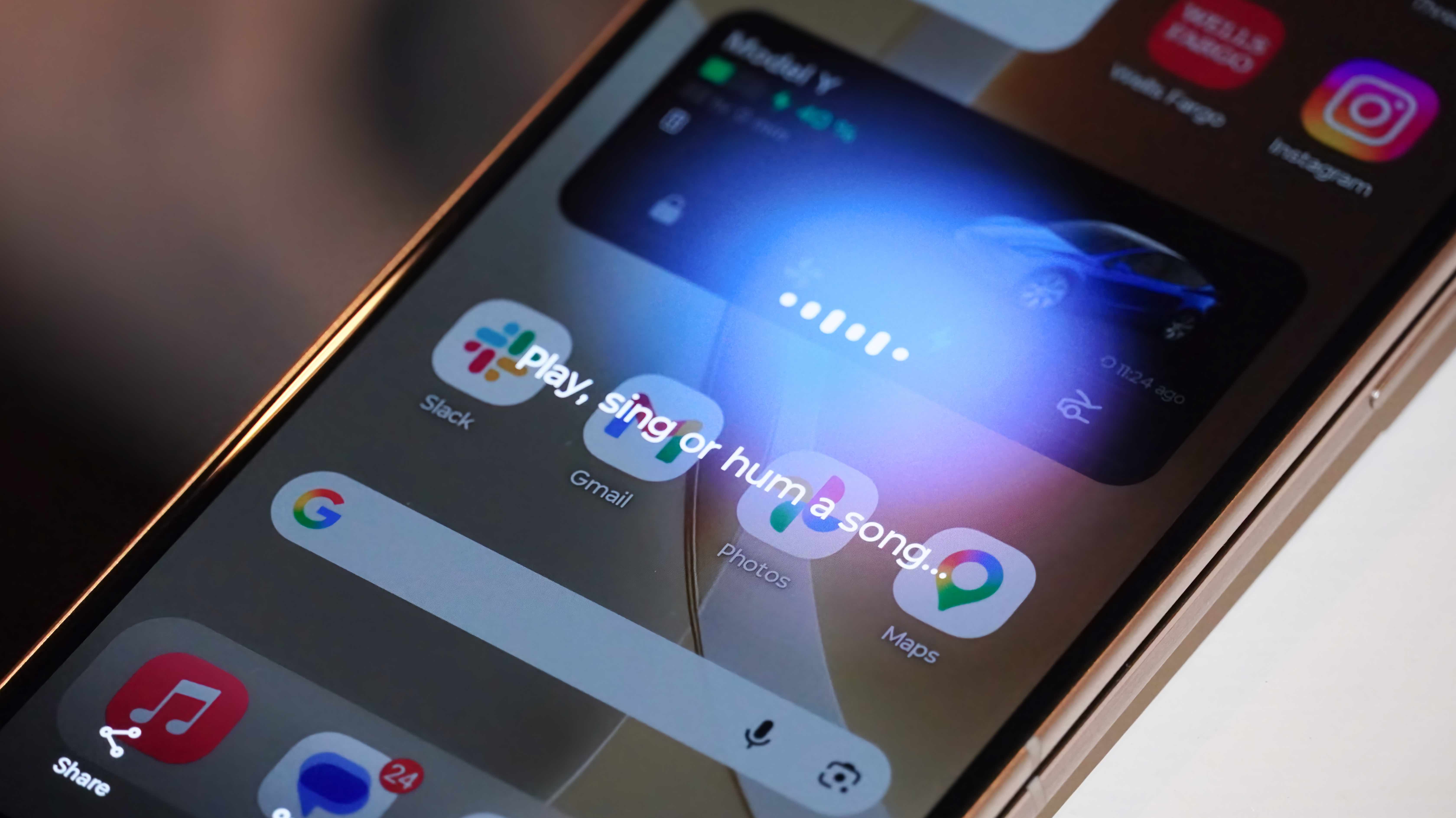 Using Circle to Search to recognize music on a Motorola Razr Fold.