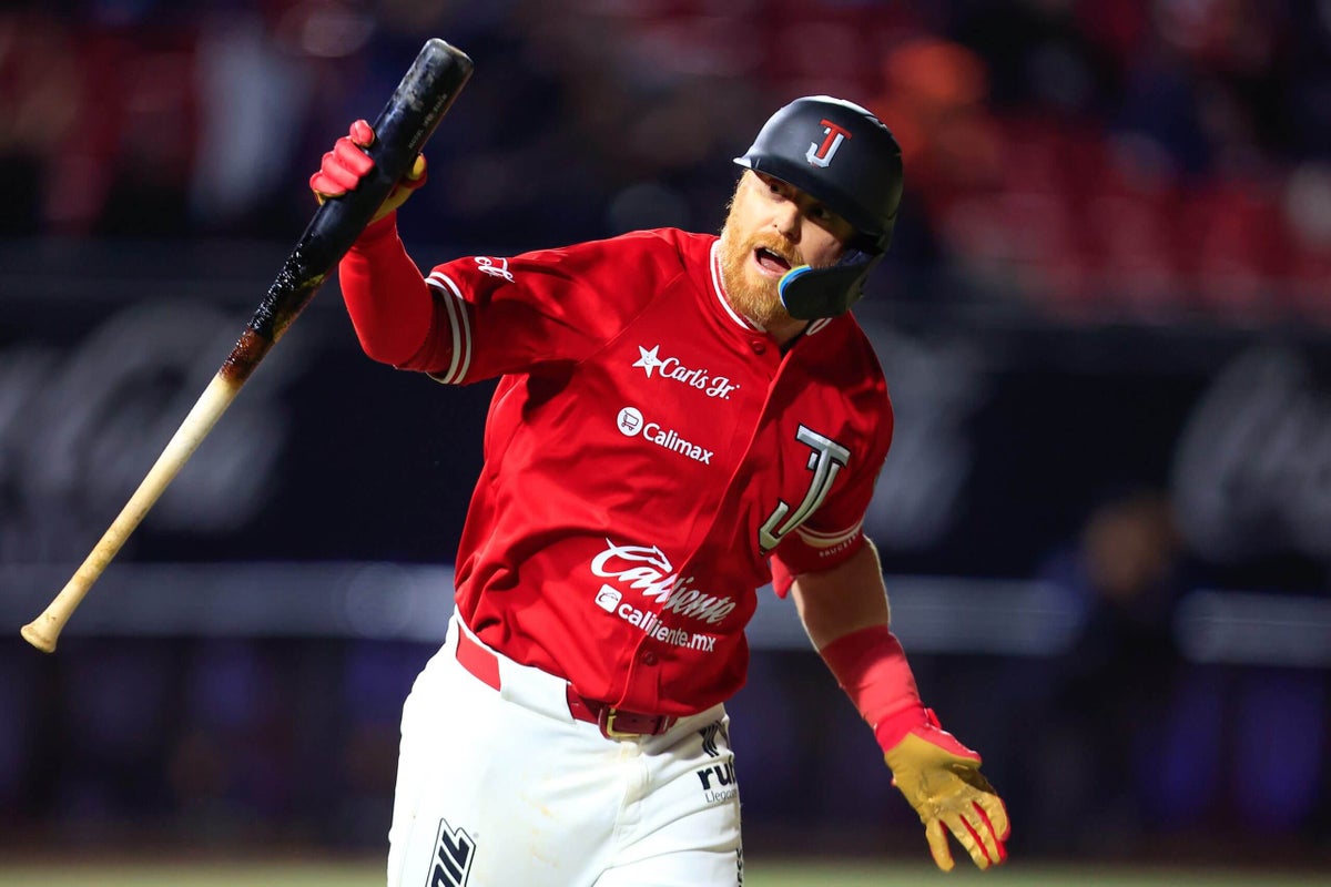 In Tijuana, Justin Turner refuses to let his baseball career die
