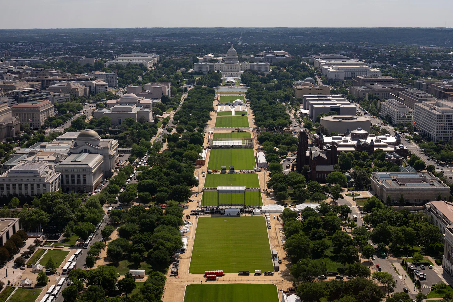 Trump-backed prayer festival on National Mall draws thousands: ‘We welcome Jesus!’ - The Washington Post