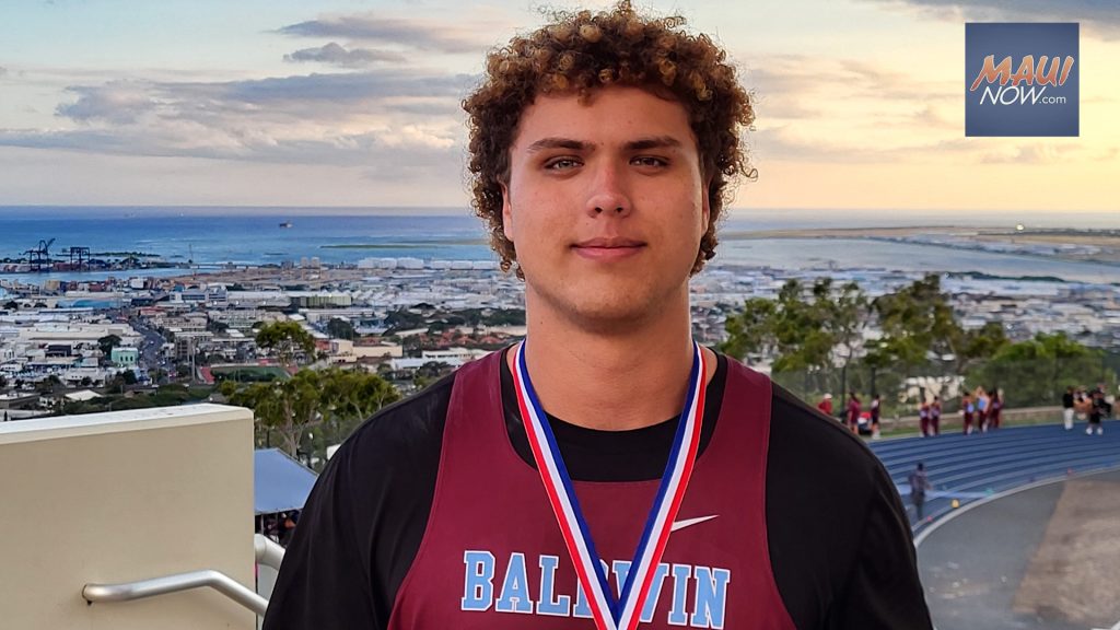 Maui football standout Kaholi Krau commits to Utah State University : Maui Now