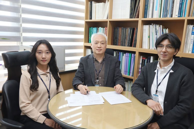 Kang Eun Jeong, Lee Chul Ho, and Kim Yong hoon