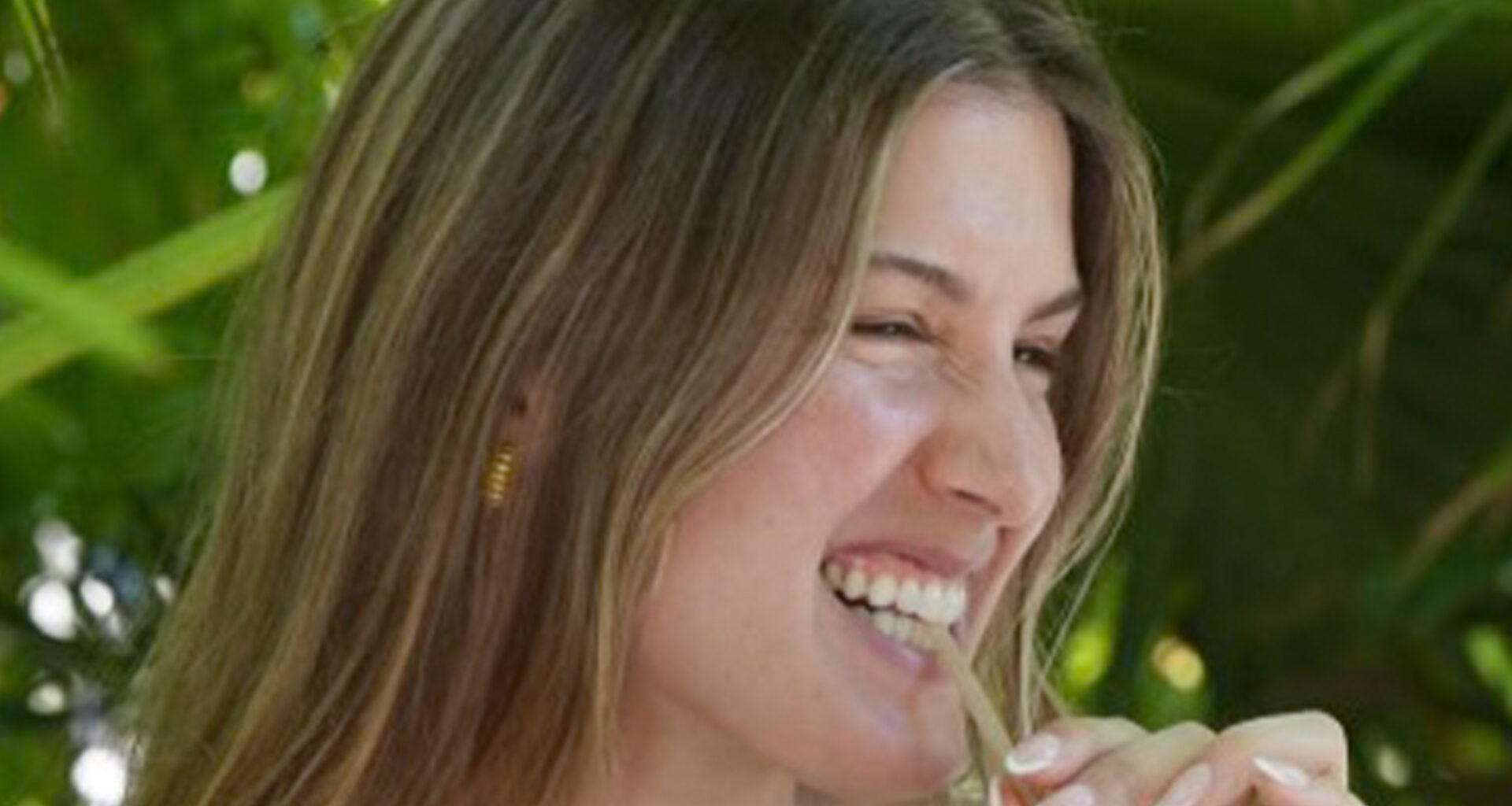 Wimbledon finalist, 32, labelled 'amazing and so beautiful' as she stuns in green bikini and sarong