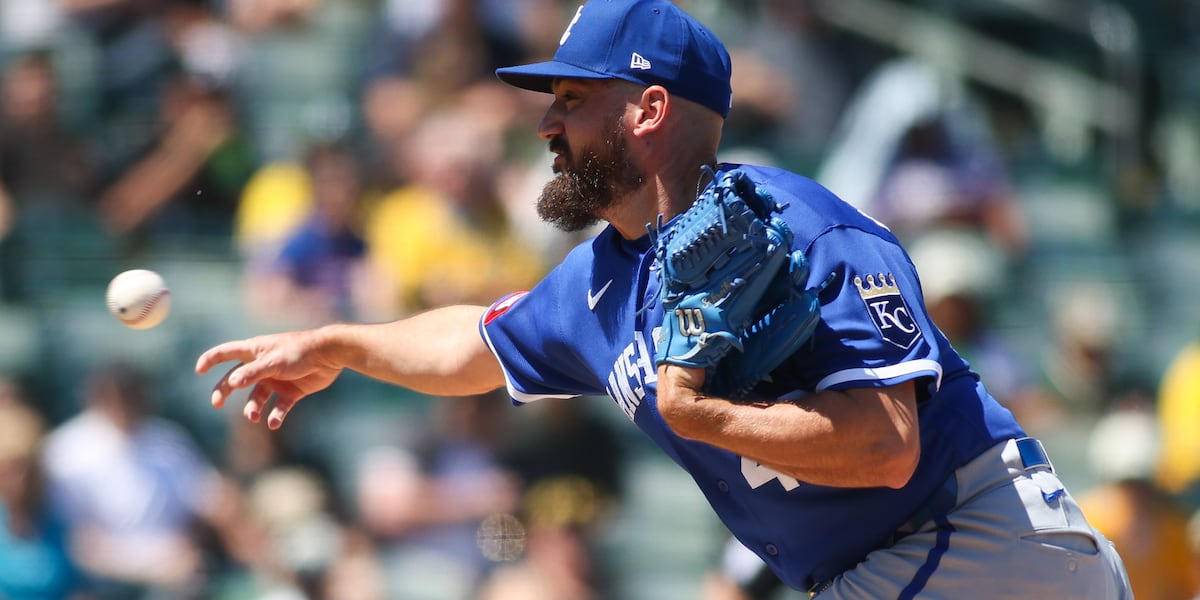 Kurtz draws walk for 19th game in row, A’s beat Royals