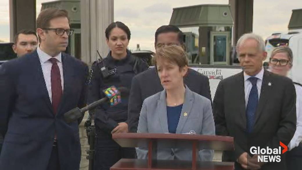 Click to play video: 'CBSA calls repeated airport kiosk outages ‘not acceptable’'
