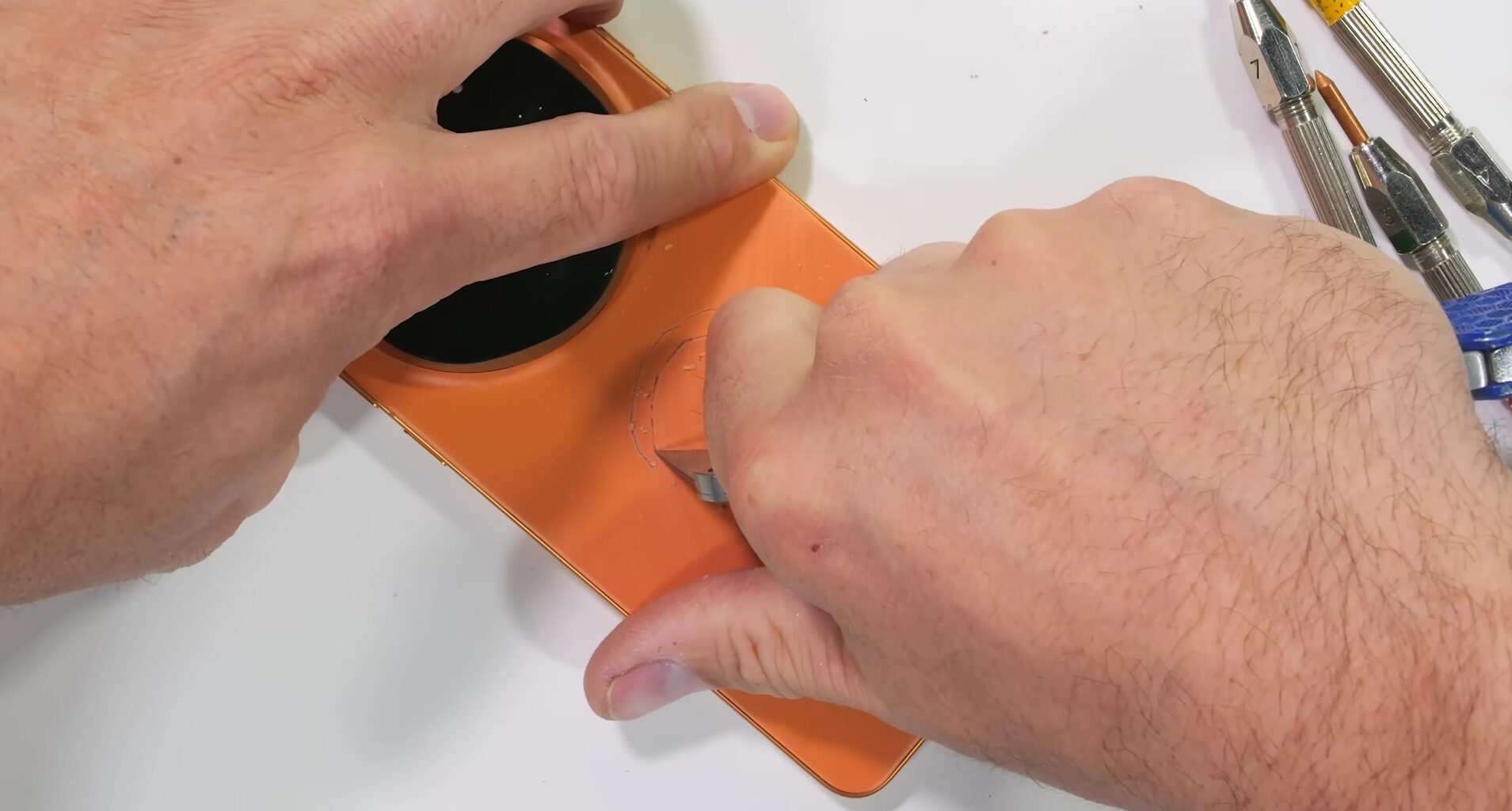 JerryRigEverything teardown reveals this ~$2,000 Ultra phone has a plastic back