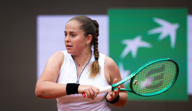 Ostapenko races through Rome opener in 54 minutes; to face Anisimova next