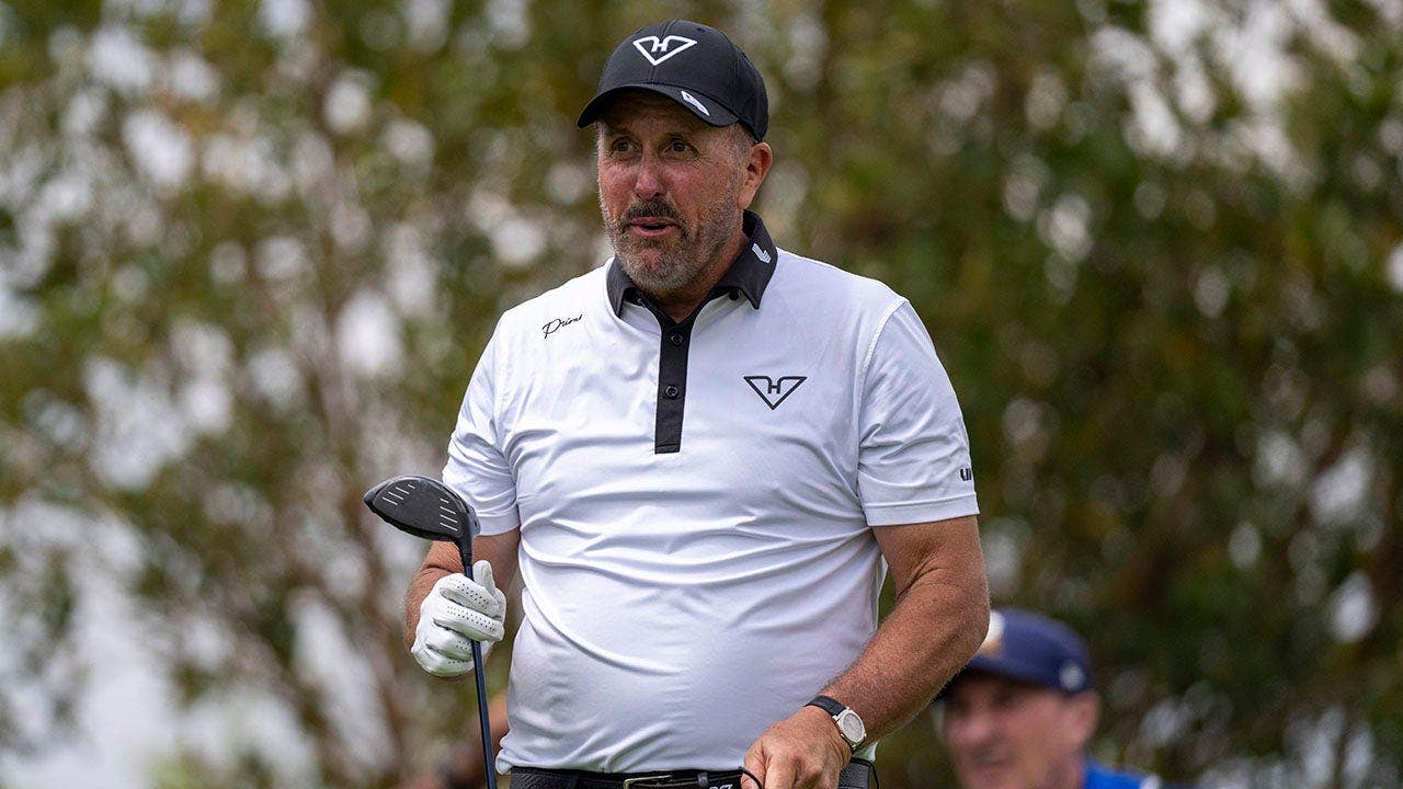 Phil Mickelson withdraws from PGA Championship over family health matter