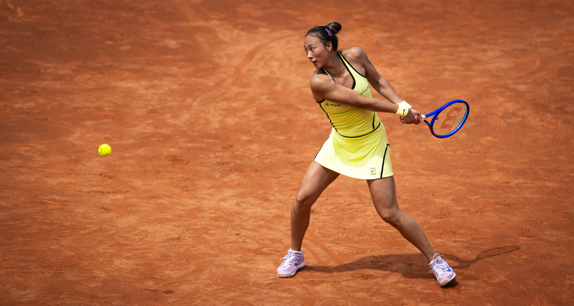 Zheng beats Bucsa to reach Rome third round
