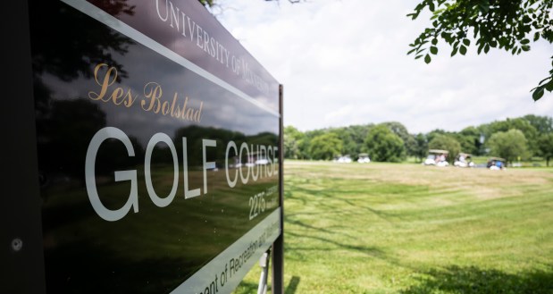 A sign at the entrance of the University of Minnesota golf course.