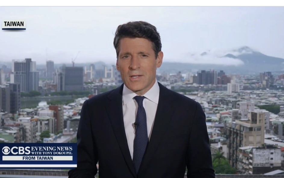 'CBS Evening News' Interrupted As Cameraman Suffers Medical Emergency