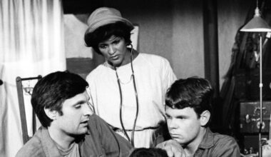 Gwen Farrell Adair Dies: 'M*A*S*H' Actress Was 94