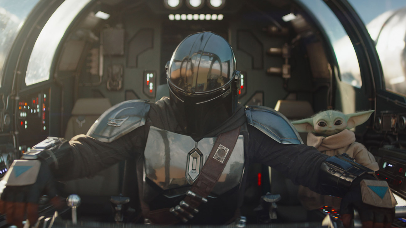 (L-R) Mandalorian (Pedro Pascal) and Grogu in Lucasfilm's The Mandalorian and Grogu