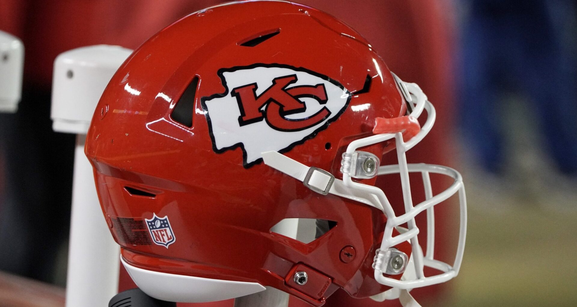 NFL world reacts after Chiefs lose quarterback