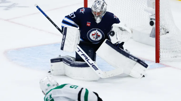 Jets' trade cost of goalie Connor Hellebuyck to Sabres revealed image
