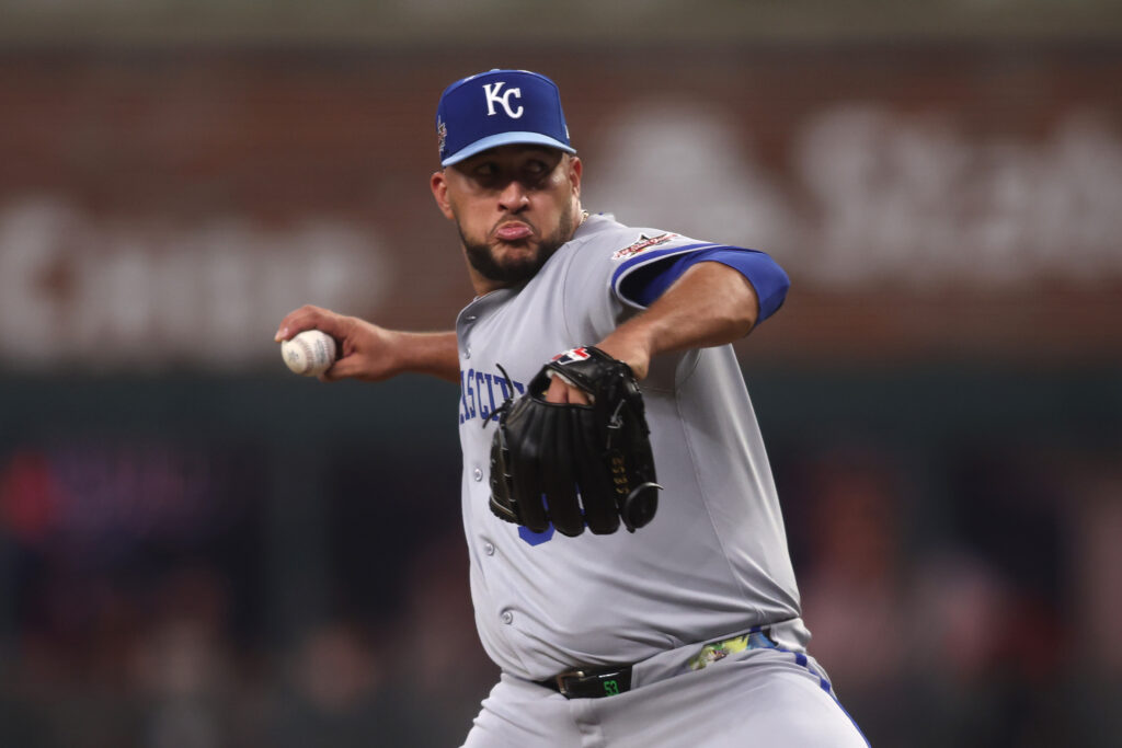 Carlos Estévez Diagnosed With Rotator Cuff Strain