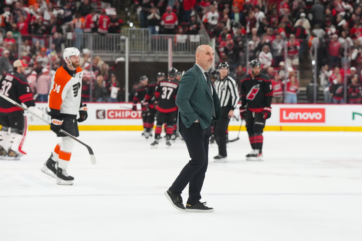 Rick Tocchet calls out Flyers, Hurricanes in brutally honest comments