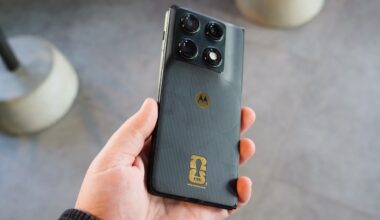 Samsung Galaxy Z Fold 8 Wide vs. Motorola Razr Fold: Will it be worth the compromise?