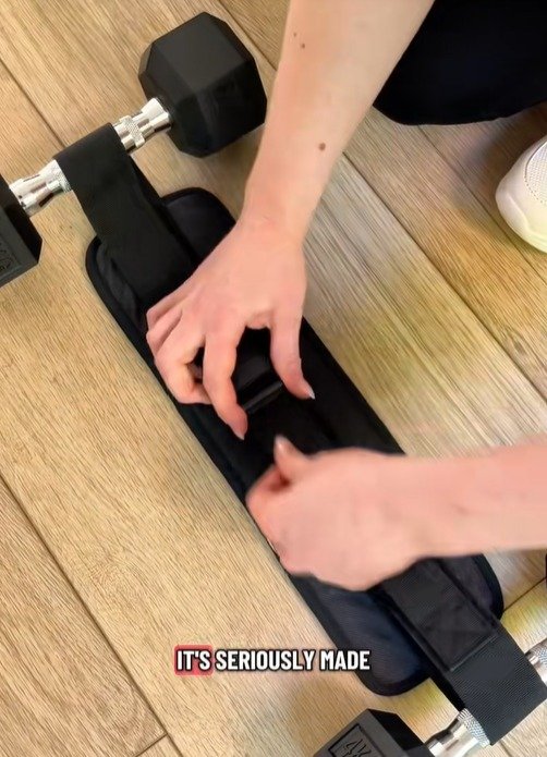Weights are attached to the belt which is then worn around the user’s hips, allowing for hip thrust exercises without having to balance weights or barbells. 