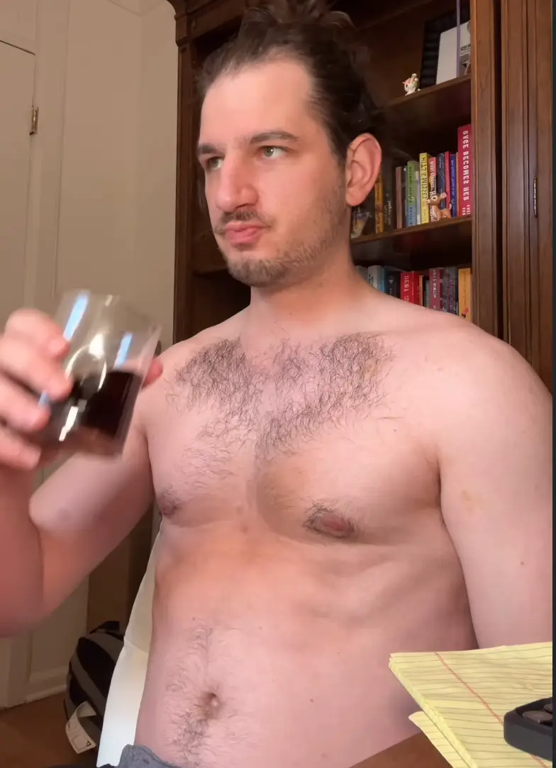 Peter's most recent physique update (Instagram/@boozebagfitness)