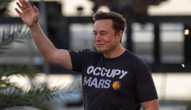 SpaceX will pay Elon Musk a bonus if he gets at least 1 million people to live on Mars — here's the plan