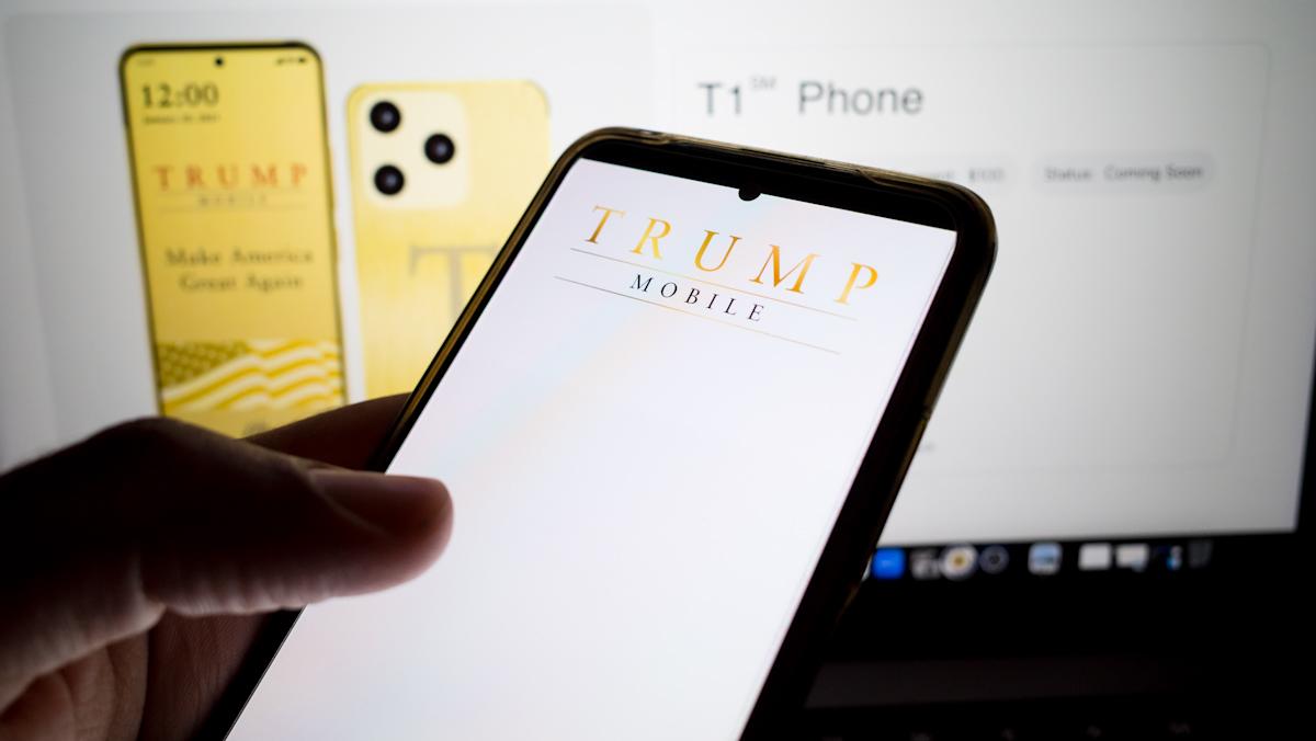 590,000 buyers paid $59 million for Trump's gold phone — not 1 has shipped and refunds look unlikely