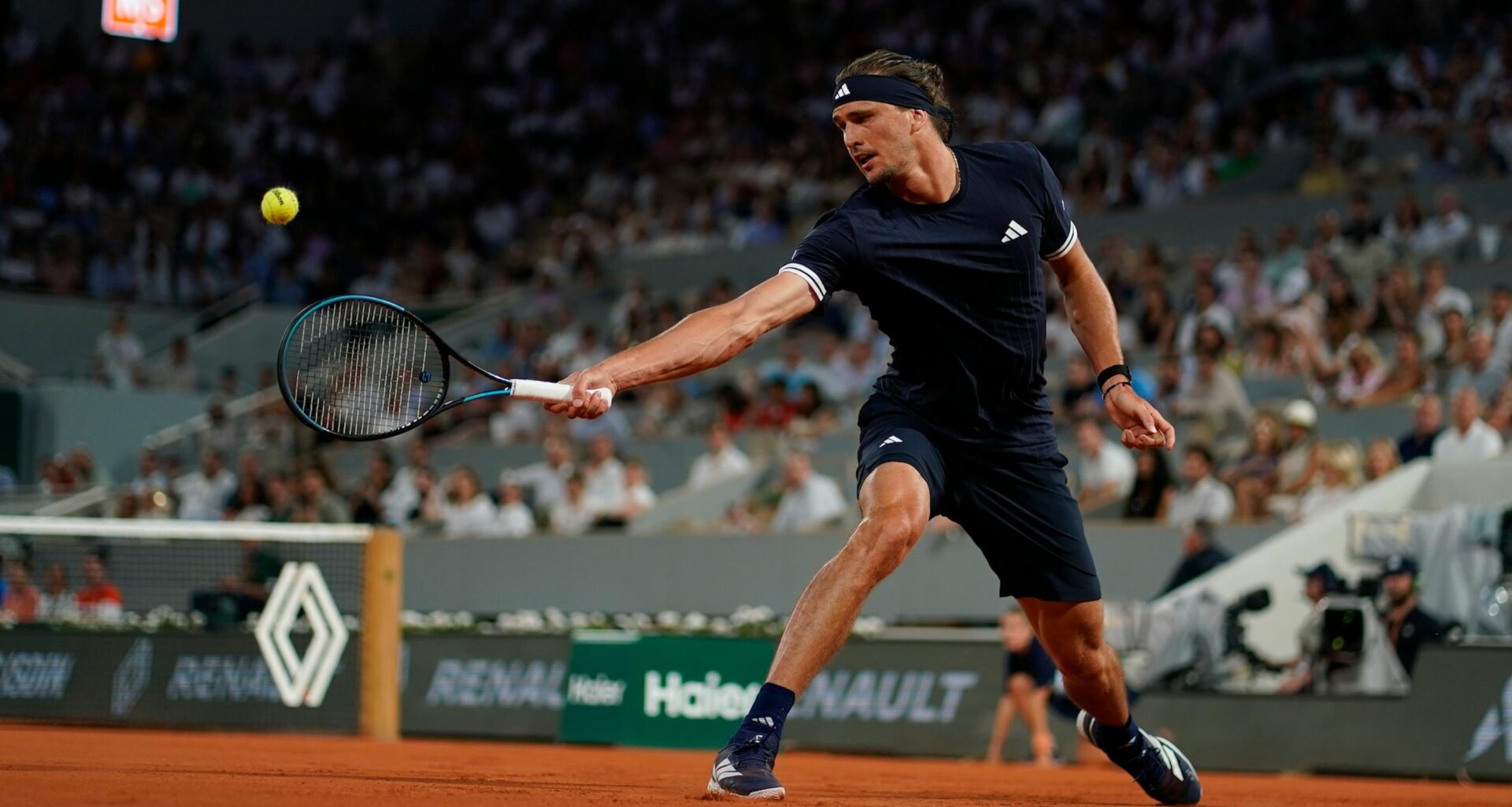 Zverev regroups to win in four - Roland-Garros 2026