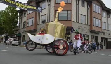PHOTOS: Arcata Plaza Doused in Glory as Kinetic Sculptures Make Their Start on Three Day Odyssey | Lost Coast Outpost