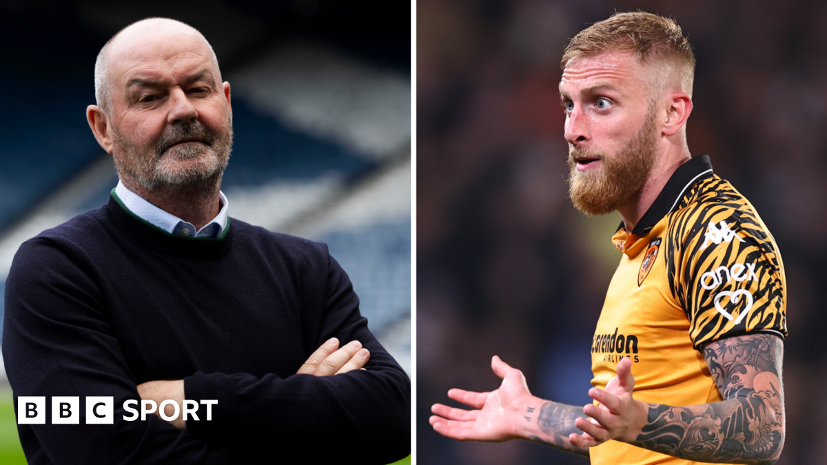 Scotland head coach Steve Clarke and Hull City striker Oli McBurnie