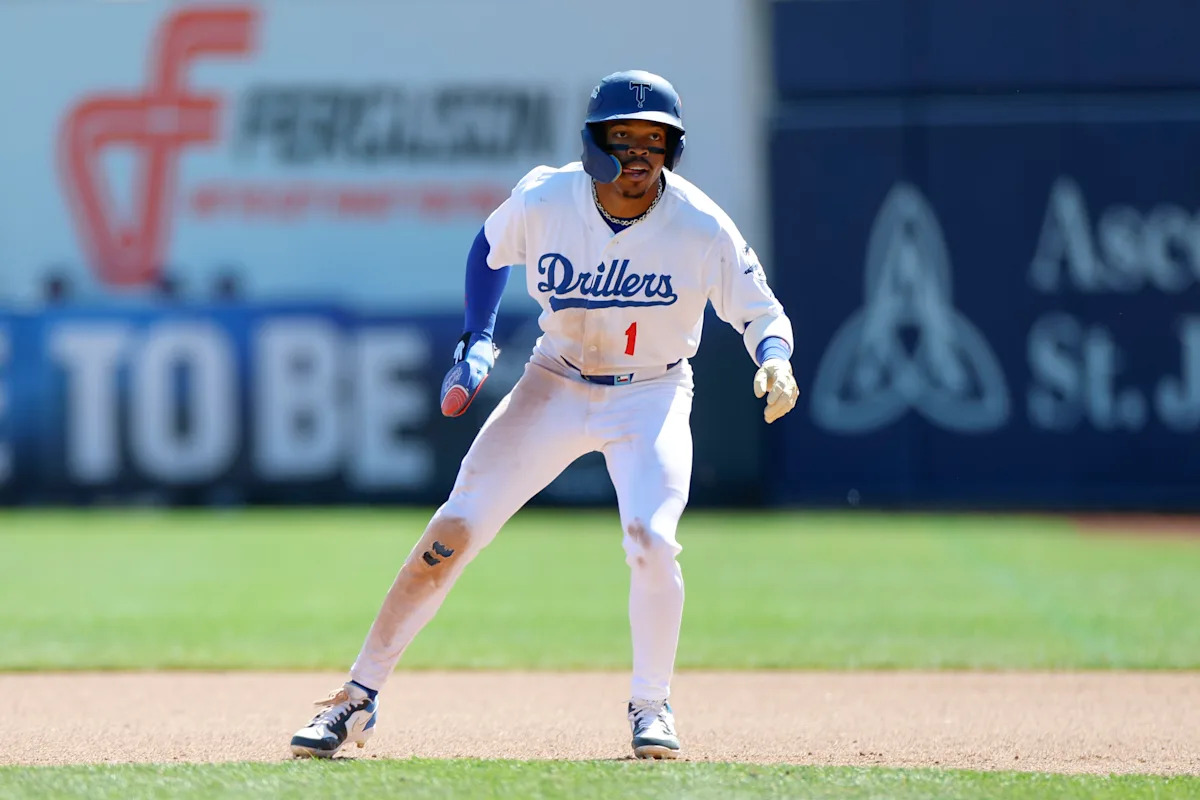 Dodgers prospect Kendall George may have sustained serious knee injury while avoiding team's bat dog