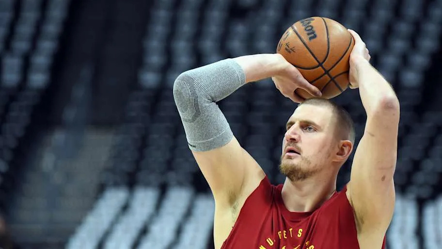 Nuggets center Nikola Jokic (15) warms up before the game