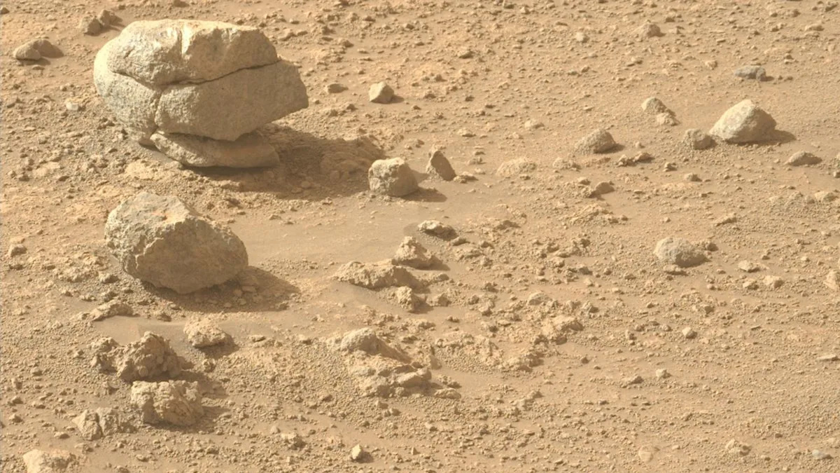 Strange stacked stones spotted on Mars