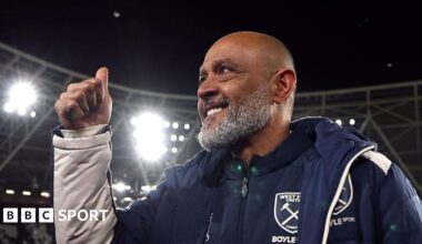 Nuno Espirito Sants gives the thumbs up to fans