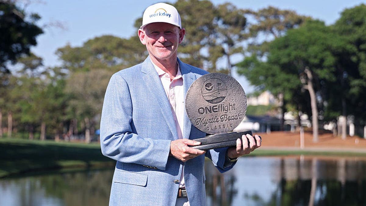 brandt snedeker with trophy