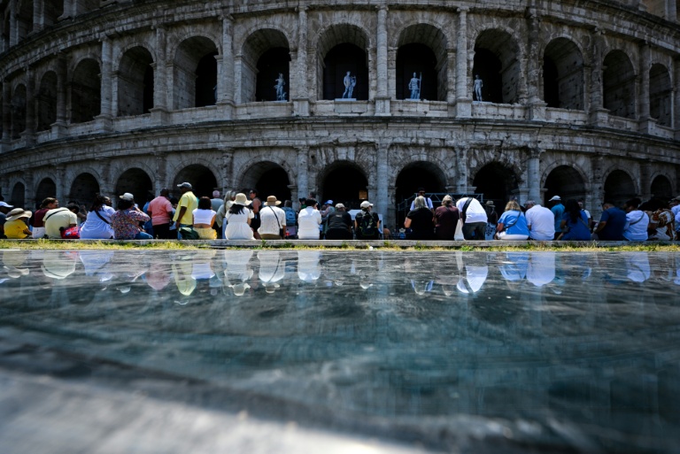 Outside Rome's Colosseum on Thursday, tourists were struggling to cope with temperatures at 32 degrees Celsius. (Photo: AFP)