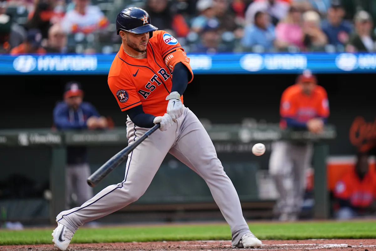 Astros lose catcher Yainer Diaz 'for a while' because of a left oblique strain