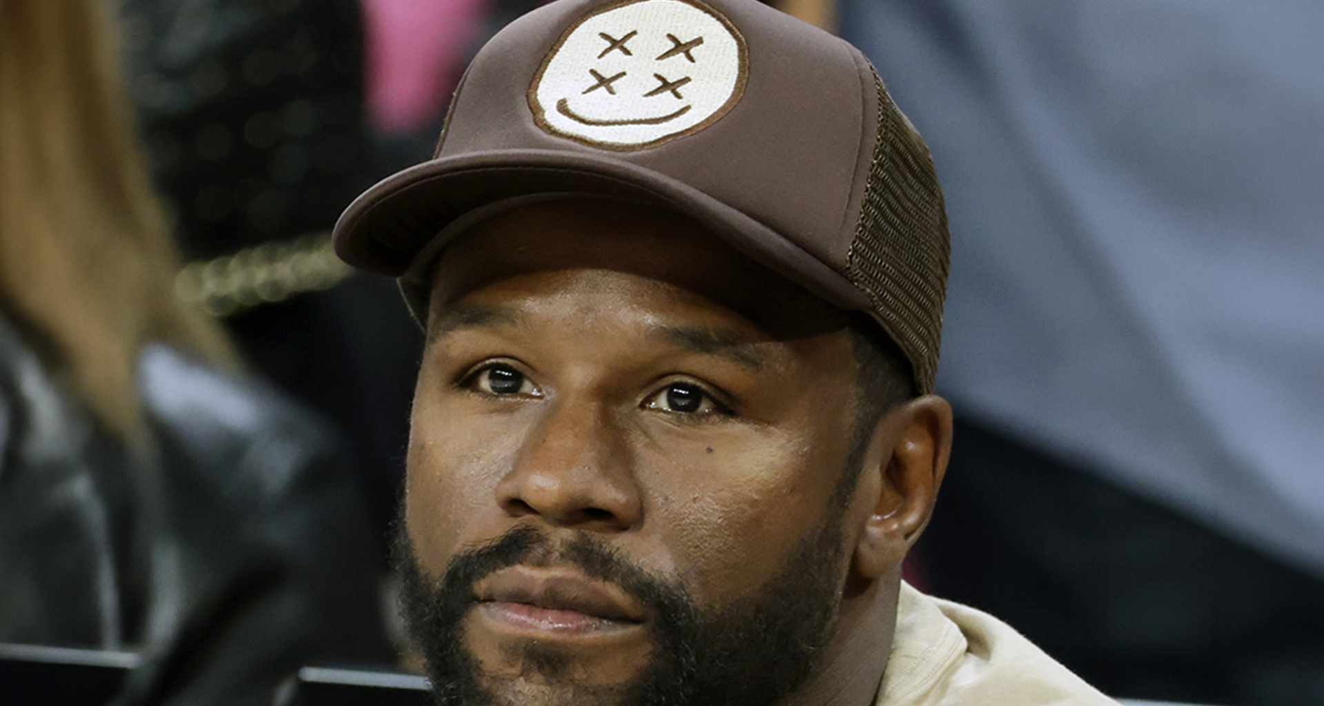 Floyd Mayweather Fathers Baby W/ Dancer From His Vegas Club