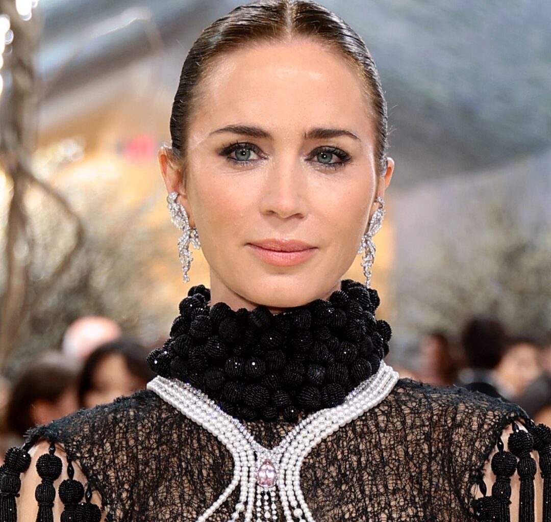 Emily Blunt Wears $500,000 Pearl Body Necklace Fashion