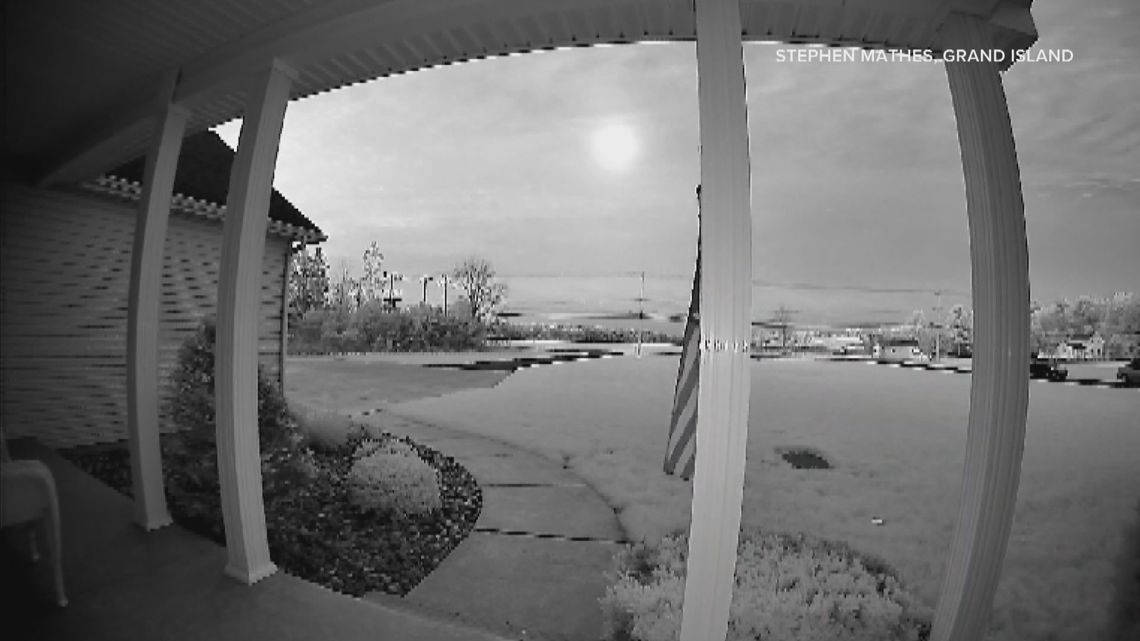 Meteor streaks across Western New York sky; loud boom startles residents