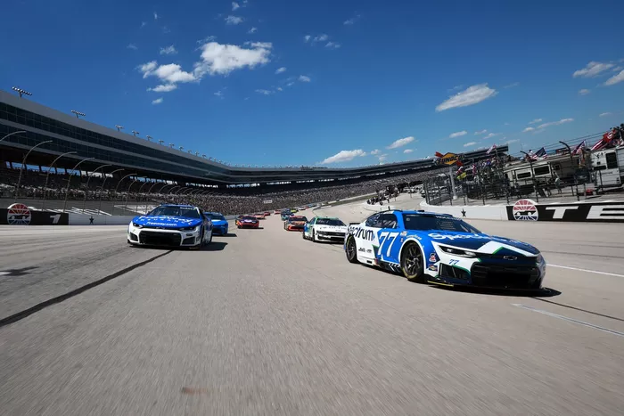 Carson Hocevar, Spire Motorsports, Daniel Suárez, Spire Motorsports