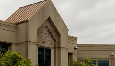 Amid a Wave of Layoffs and Under New Management, Mad River Community Hospital Employees Sound the Alarm | Lost Coast Outpost