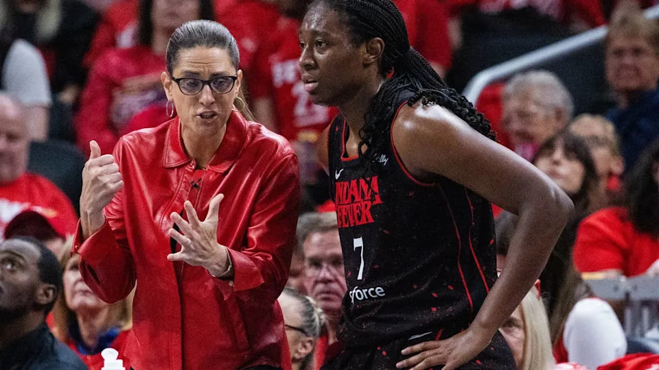 Indiana Fever head coach Stephanie White instructs forward Aliyah Boston (7) during a game.Trevor Ruszkowski-Imagn Images