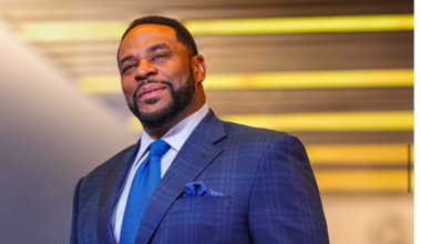 NFL Legend Jerome Bettis Responds After Taylor Swift Mistakes Him for “Offensive Lineman Who Runs the Football”