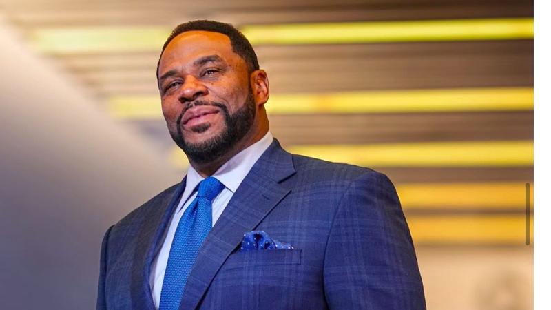 NFL Legend Jerome Bettis Responds After Taylor Swift Mistakes Him for “Offensive Lineman Who Runs the Football”