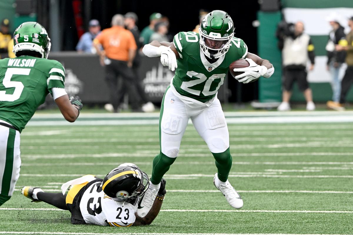 Jets sign Breece Hall to three-year, $45 million extension