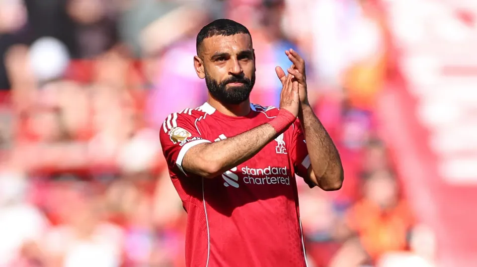 Mohamed Salah applauds Liverpool fans