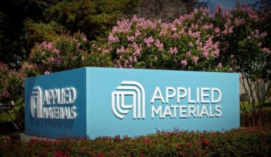 Applied Materials sees quarterly revenue above estimates on sustained AI spending