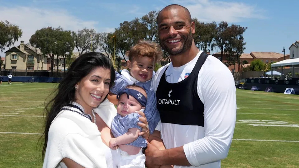 Jul 26, 2025; Oxnard, CA, USA; Dallas Cowboys quarterback Dak Prescott poses with fiancee Sarah Jane Ramos and daughters MJ Rose Prescott and Aurora Prescott at training camp at the River Ridge Fields. Mandatory Credit: Kirby Lee-Imagn Images© Kirby Lee-Imagn Images